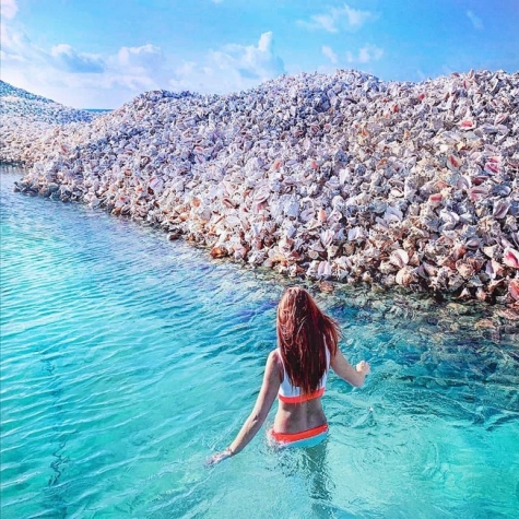 "Instagramável", ilha artificial feita de conchas faz sucesso entre turistas - O Bom da Notícia
